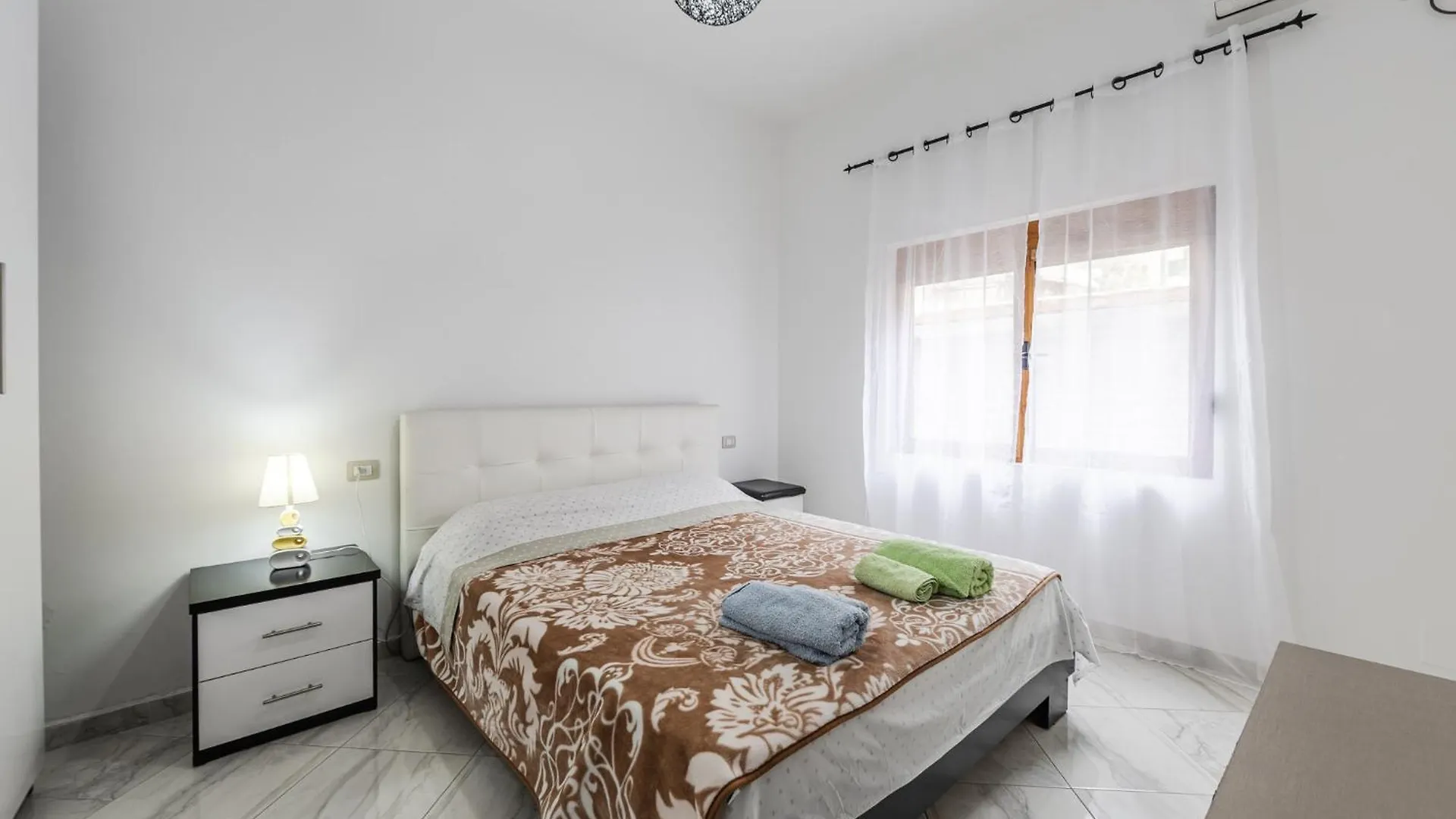 Mbreti Monun Apartment Durres