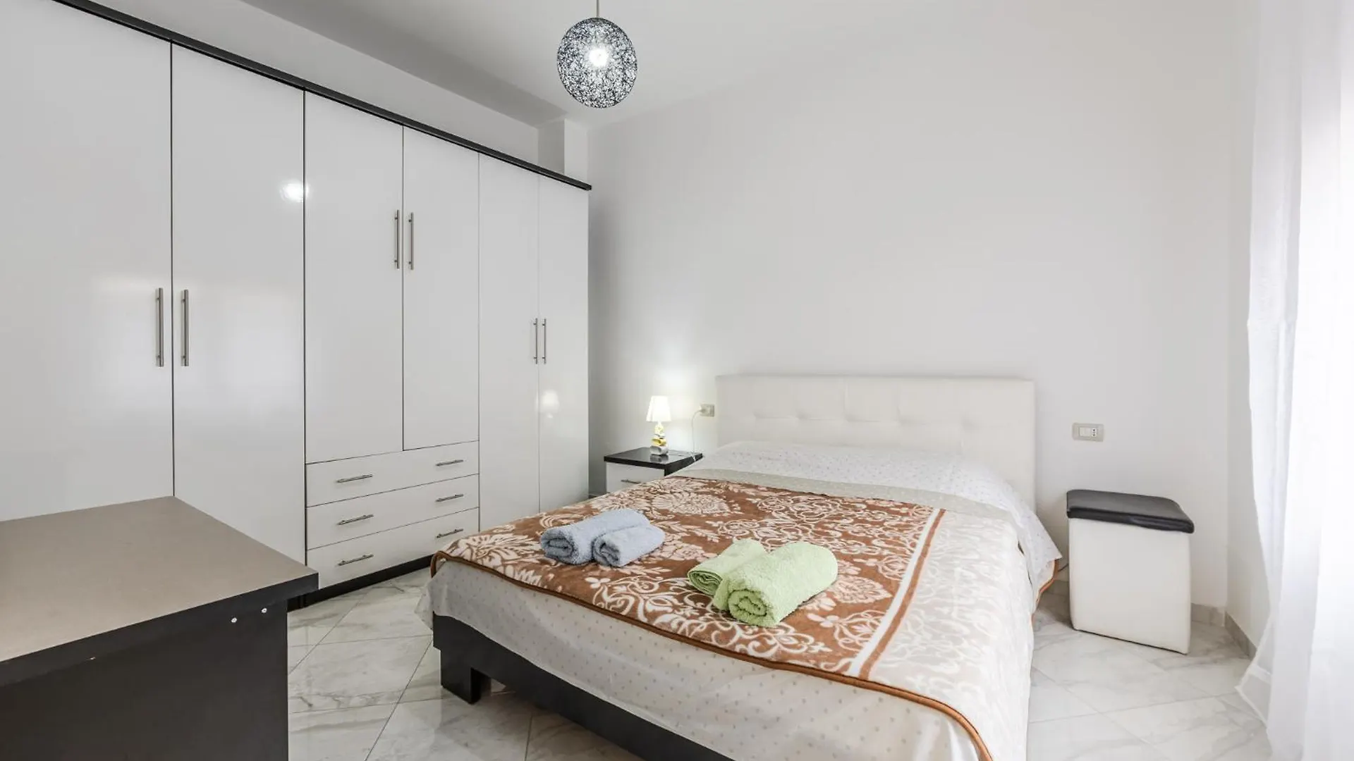 Mbreti Monun Apartment Durres