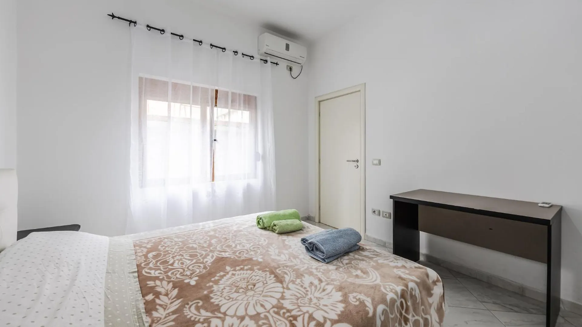 Mbreti Monun Apartment Durres 0*,