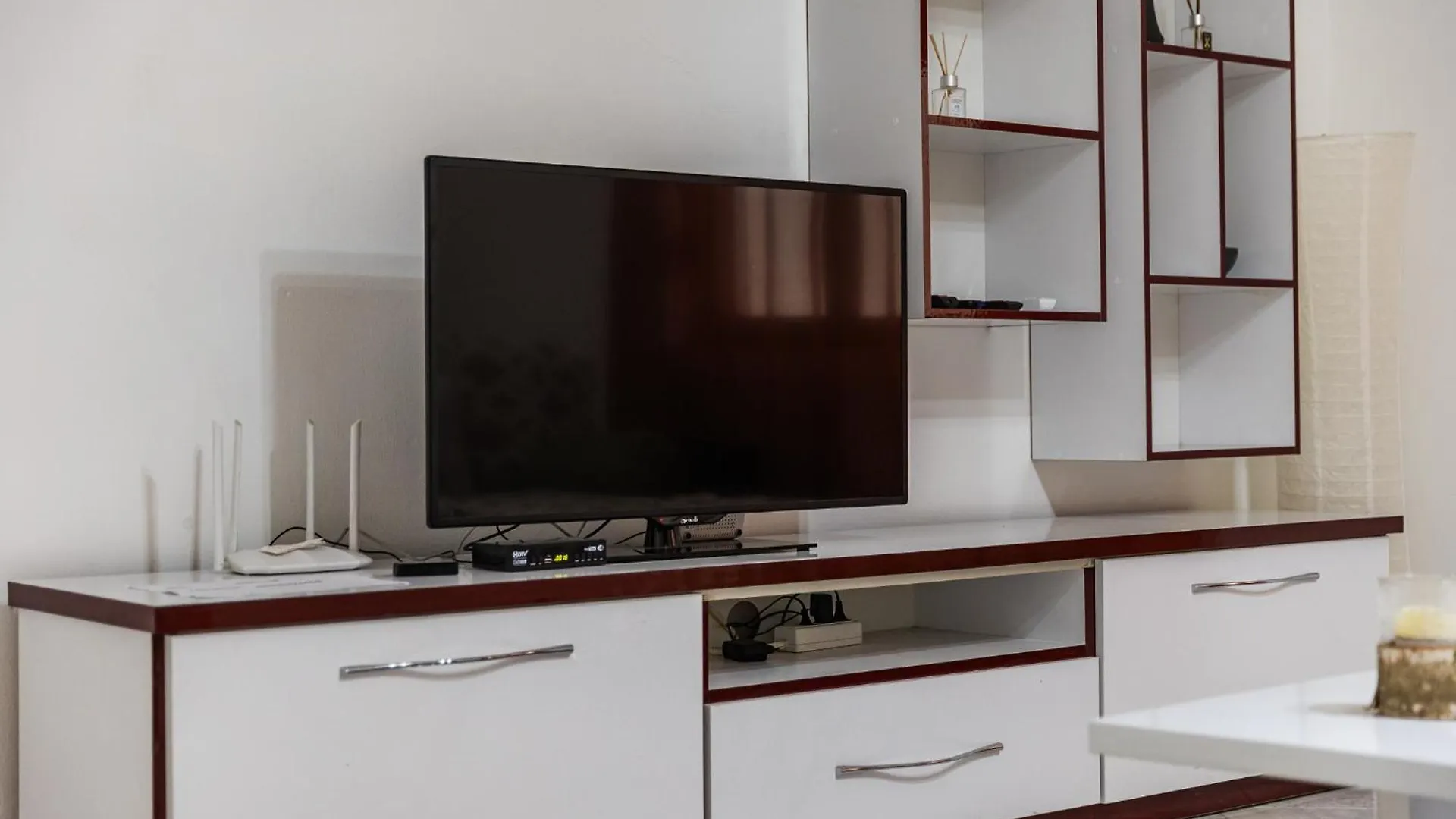 Mbreti Monun Apartment Durres