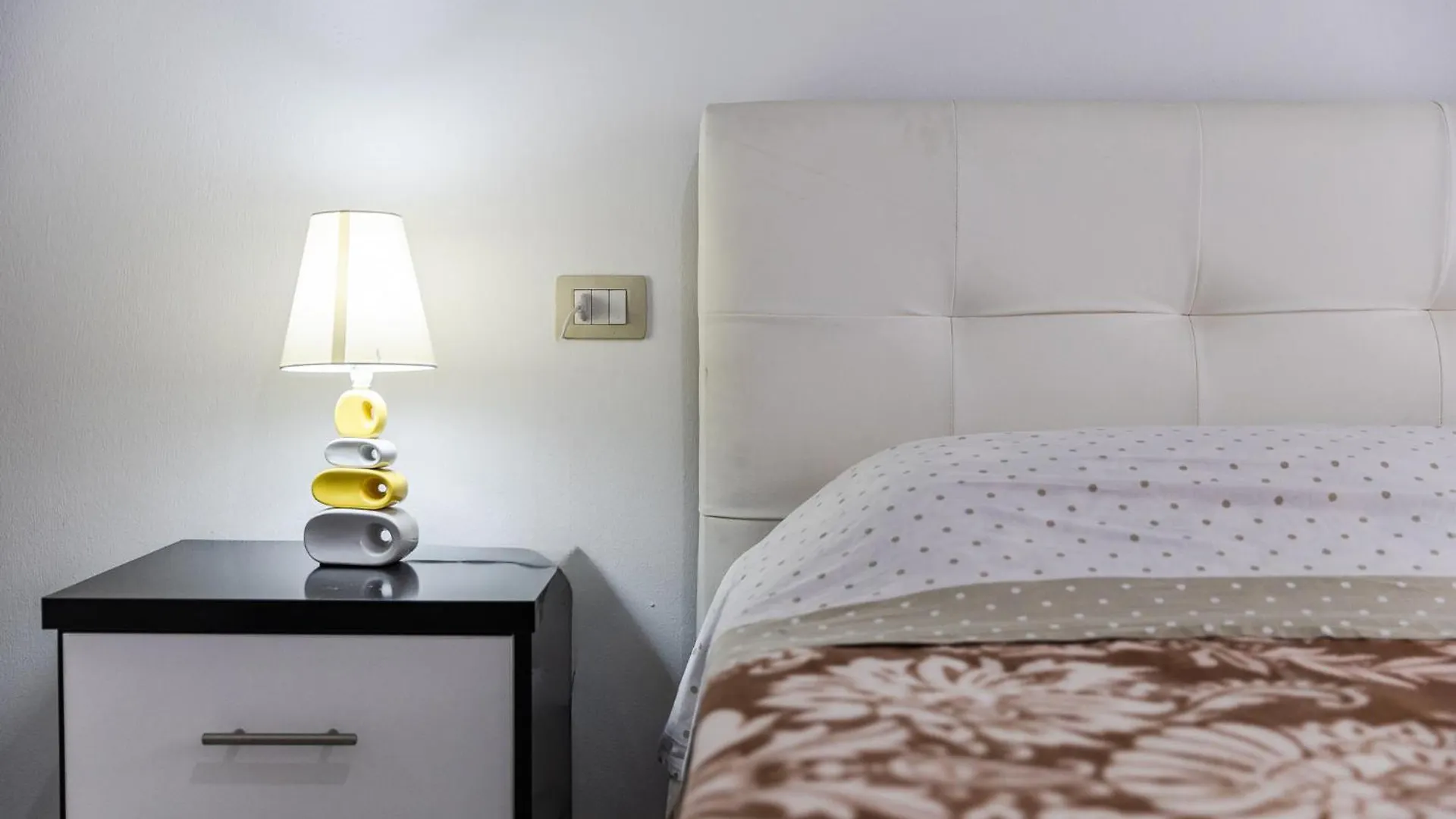 Mbreti Monun Apartment Durres