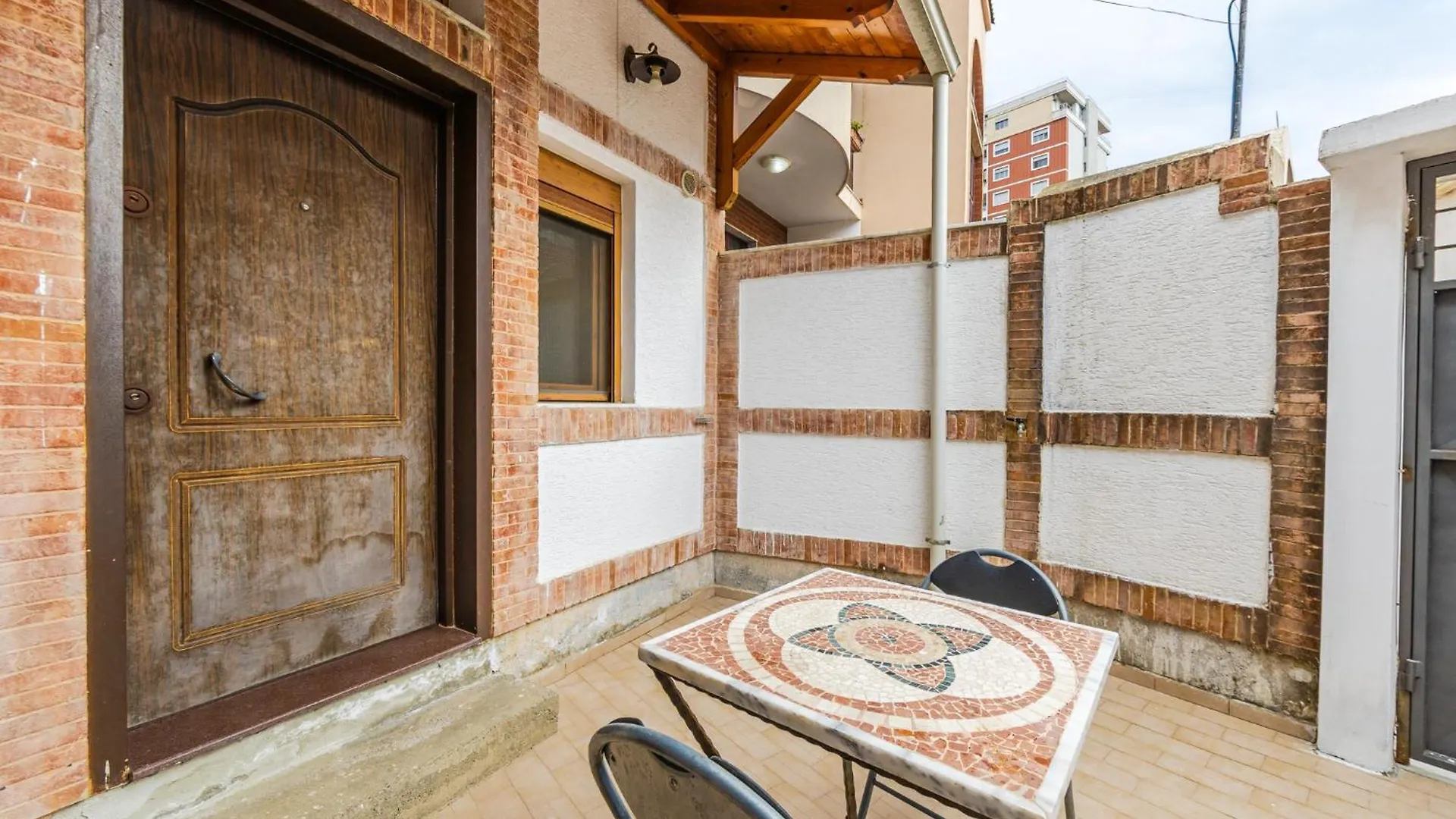 Mbreti Monun Apartment Durres